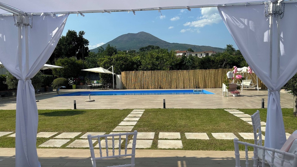 Trecase Apartment | Relaxation with Jacuzzi and pool between Pompeii Amalfi coast, Sorrento and Capri