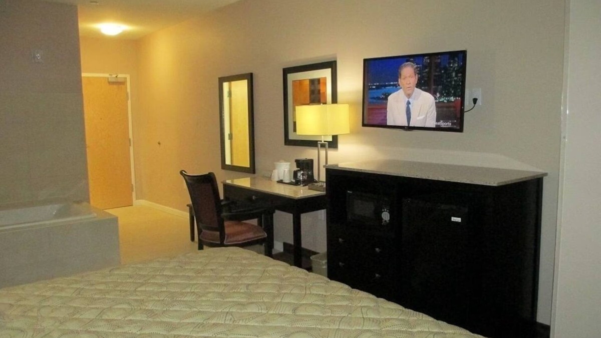 Monmouth Junction Hotel | Relaxed Getaway, Close to Major Malls & Movie Theaters