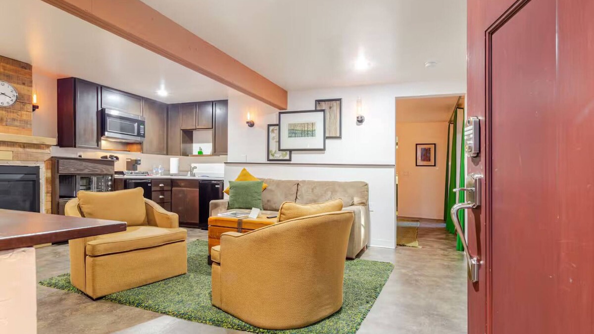 Northwood Apartment | Relaxed 1 Bedroom under the Russian River Redwoods