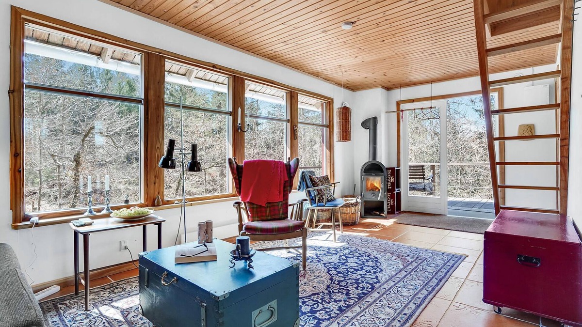 Thorsoe House | Relaxed living in tranquil wooden cottage near forest and meadows.