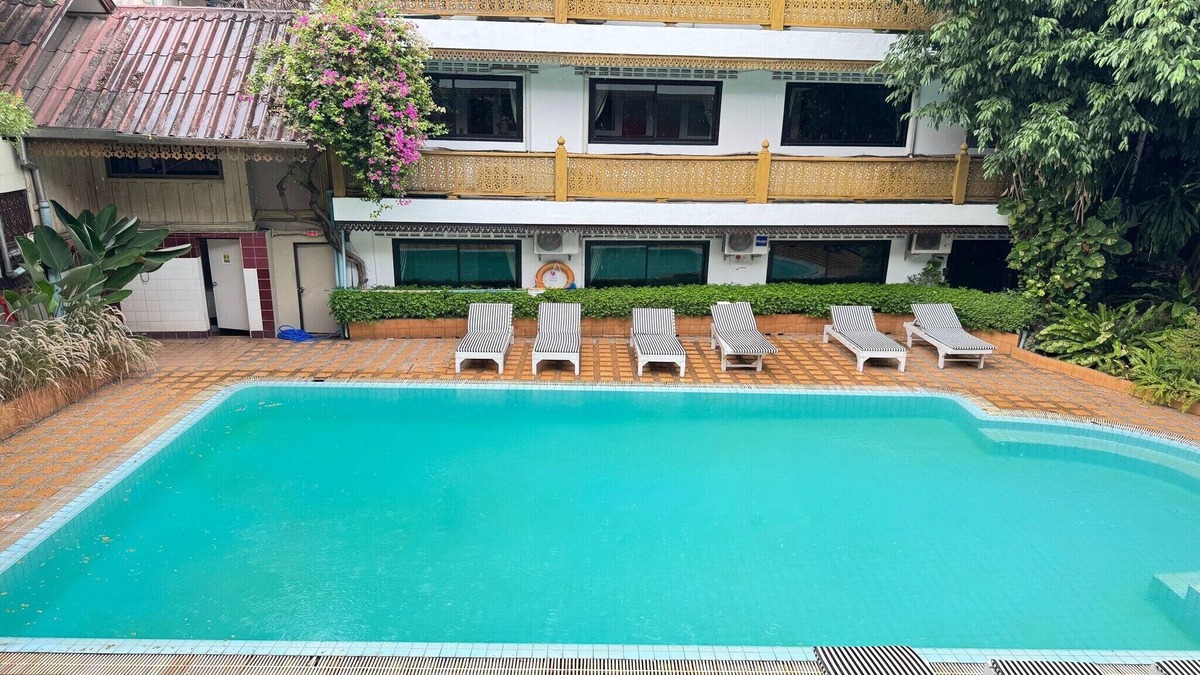 Su Thep House | Relaxed Superior Double | Unwind in Style