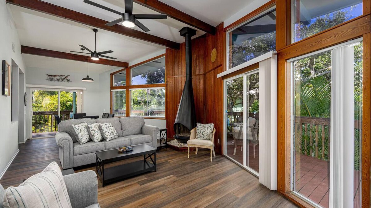 Mid Island House | Relaxed Vibe, Huge Shade Filled Hang Out, Private Grill, Steps to Sugar White Sand Beach!