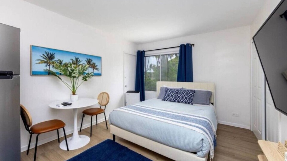 Waikiki Apartment | Relaxed Waikiki Living | Walk to Beach | W/D & AC