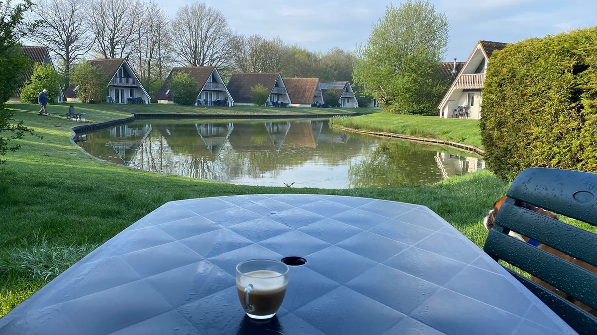 De Meene House | Relaxen in Mooi Vakantiehuis aan Visvijver! Huisdieren Welkom