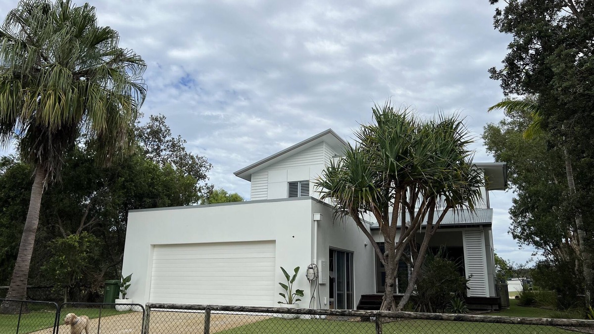 Gold Coast House | Relaxing Waterfront Home with Beach Vibe