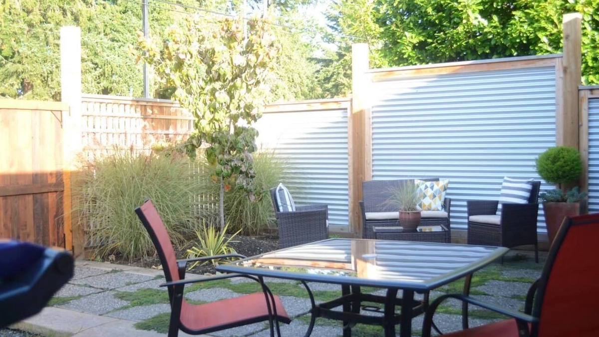 Regional District of Nanaimo Apartment | Relaxing 1 Bedroom Suite - 5 minutes from the beach!