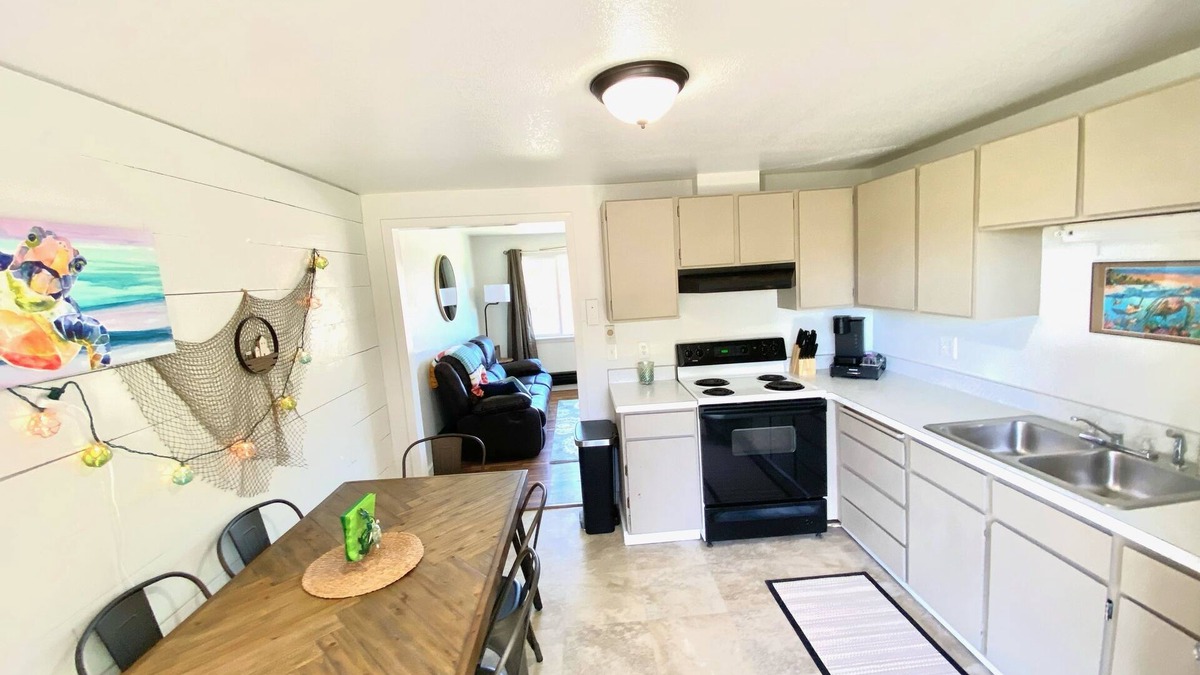 Orangeville House | Relaxing 2 Bdrm Coastal Cottage near Joe's Valley