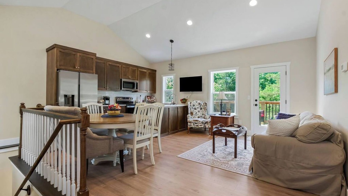 Linn Valley House | Relaxing 2-Bedroom Cottage Retreat-Beautiful Views & Great Amenities-Sleeps 6