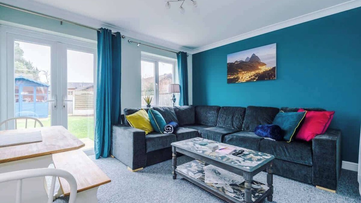 Broughton House | Relaxing 3 bedroom Chester Home with garden