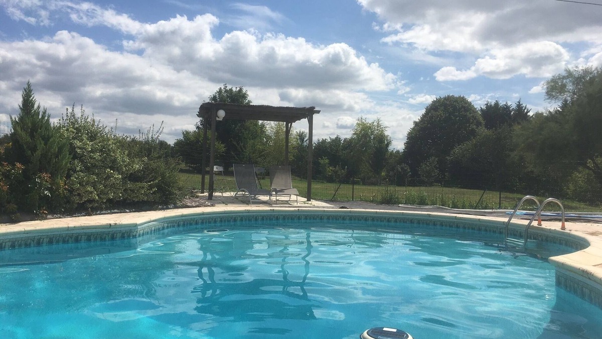 Le Guedeniau Cottage | Relaxing 4-6 Person Gite with Pool in Rural Loire, France