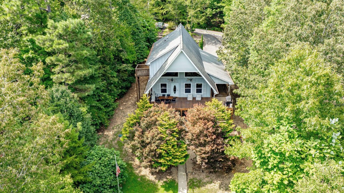 Arley House | Relaxing 4-Bedroom Cottage on Smith Lake
