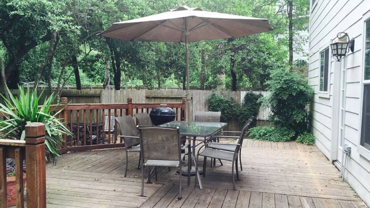 College Park House | Relaxing 4 Bedroom House in the Woodlands, TX