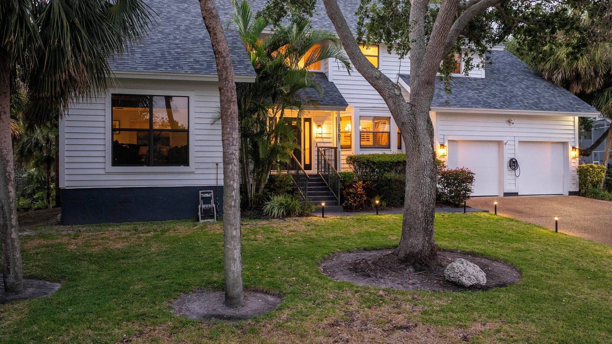Trailer Estates House | Relaxing 4BR/3BA home near IMG & beaches – with game room & yoga space