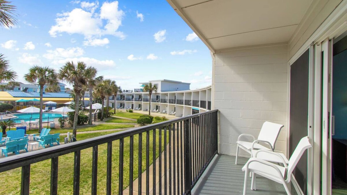 Neptune Beach Hotel | Relaxing Airy Beach Retreat, Perfect for a Peaceful Getaway Escape, Pet Friendly