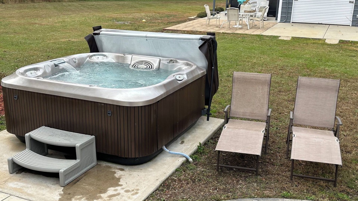 Sanford House | Relaxing and Cozy Ranch Style Home, private hot tub, pet friendly