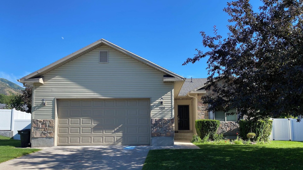 Providence House | Relaxing area for family or business. Near Logan, USU, hiking, skiing,& biking.