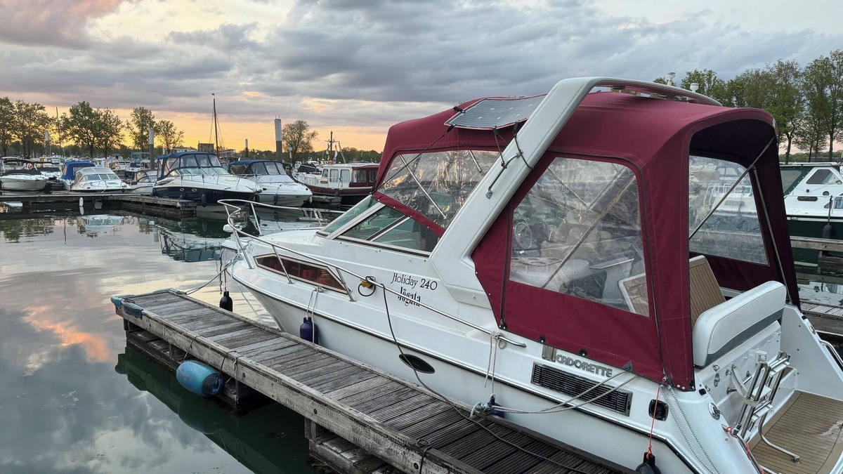 Leuken Boat Rental | Relaxing auf der Yacht Jögata