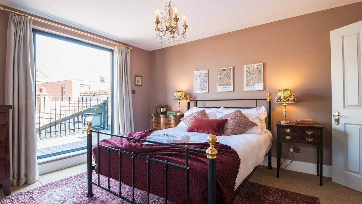 Munster Apartment | Relaxing Balcony Getaway in Fulham & Hammersmith | Pass The Keys