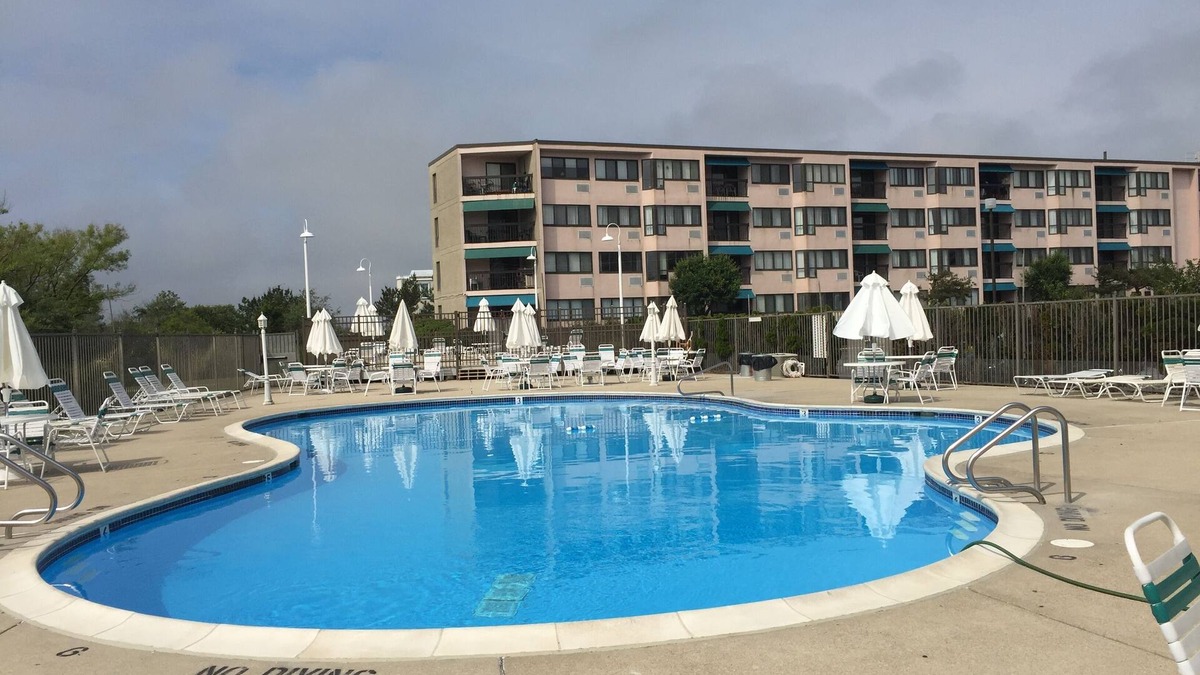 Southend Condo | Relaxing Beach Getaway - Beachfront 2 BR, 2Bath condo with 2 pools.