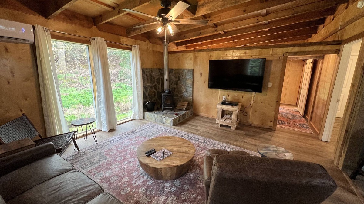Ellijay Cabin | Relaxing Cabin on a Beautiful Mountain Stream