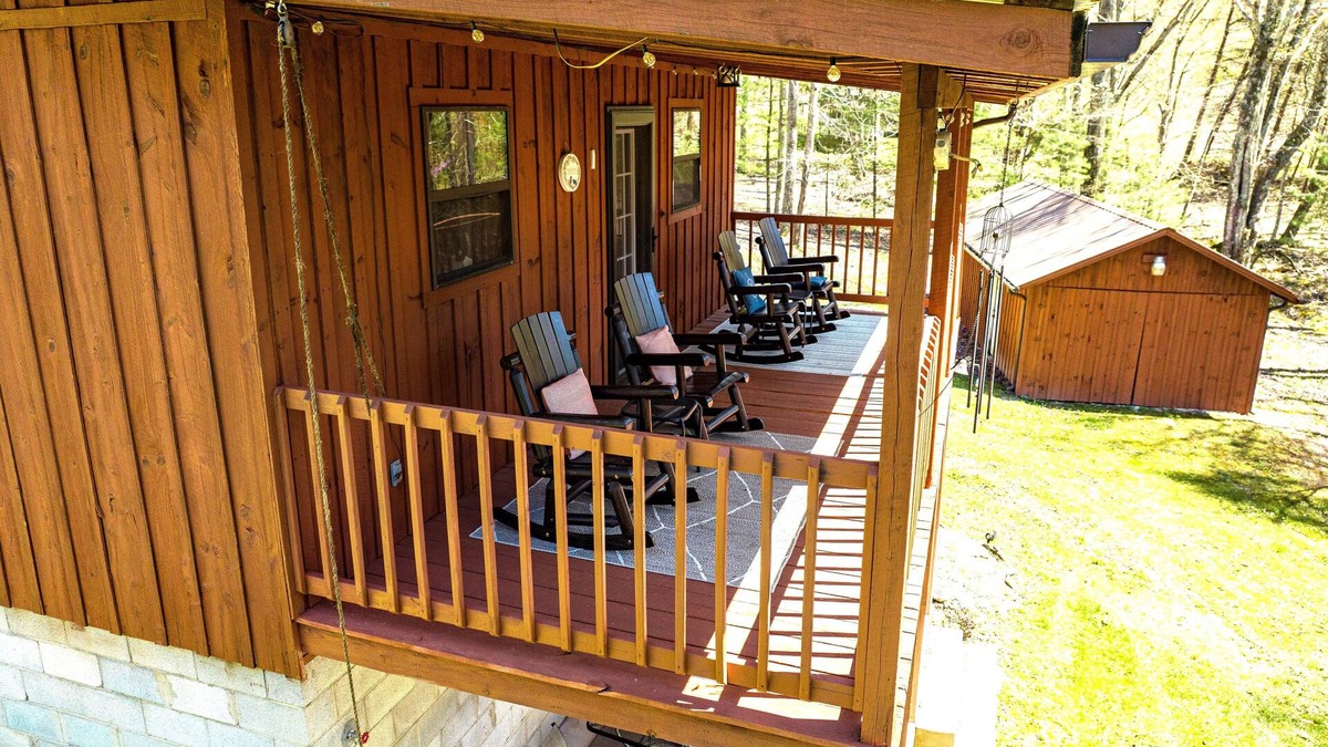 Wellington Cabin | Relaxing cabin surrounded by woods. Near RRG/Cave Run/DBNF. Dog friendly!
