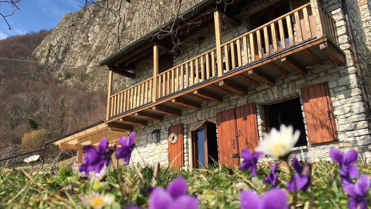 Vittorio Veneto House | Relaxing Chalet equipped whit a private Wellness Area: Sauna and Jacuzi hot tub!