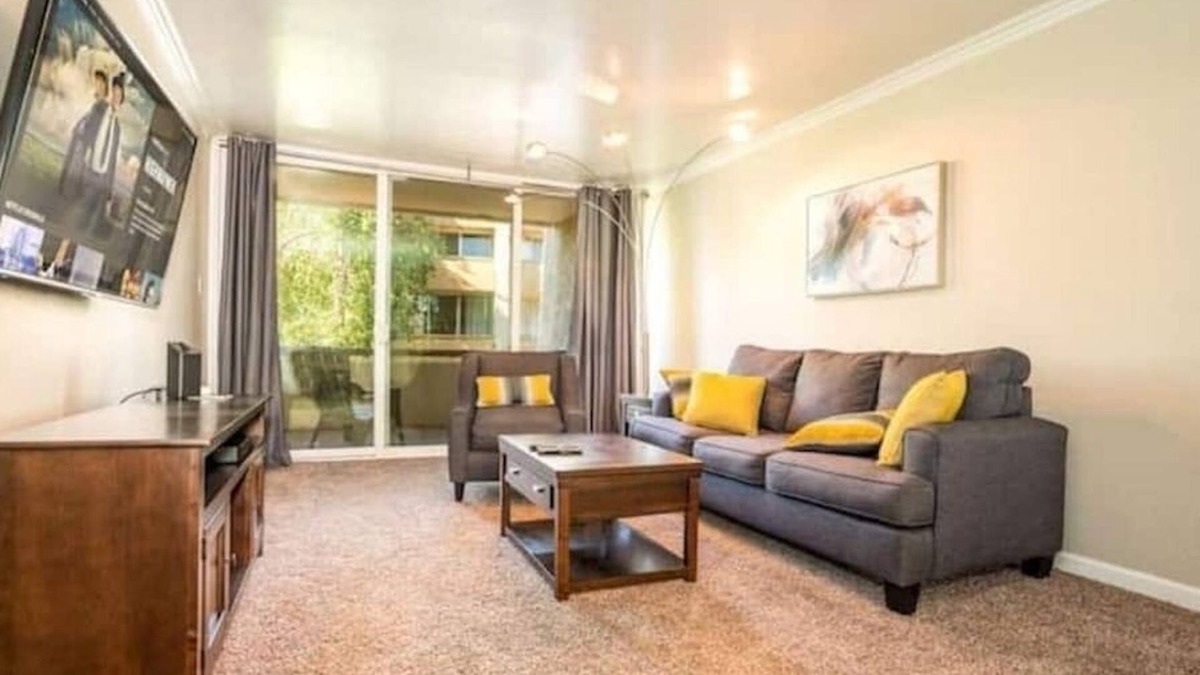Entertainment District Condo | Relaxing Condo w/free parking - Just a 5 Min Drive to Old Town!