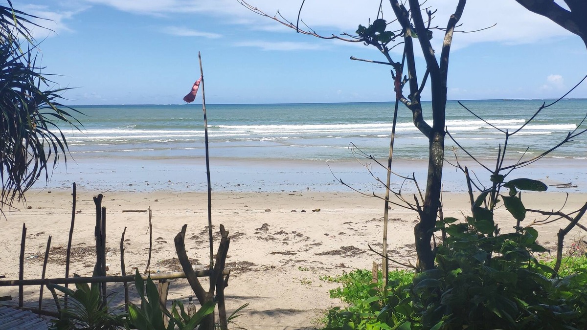 Gubat Cottage | Relaxing cottage in front of the beach with complete amenities.