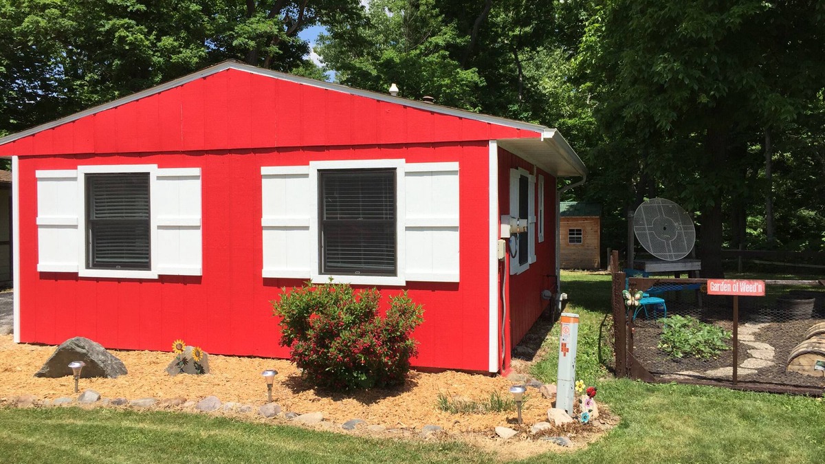 Monticello Cottage | Relaxing Cottage Nestled on Lake Freeman with Private Beachfront & Pool