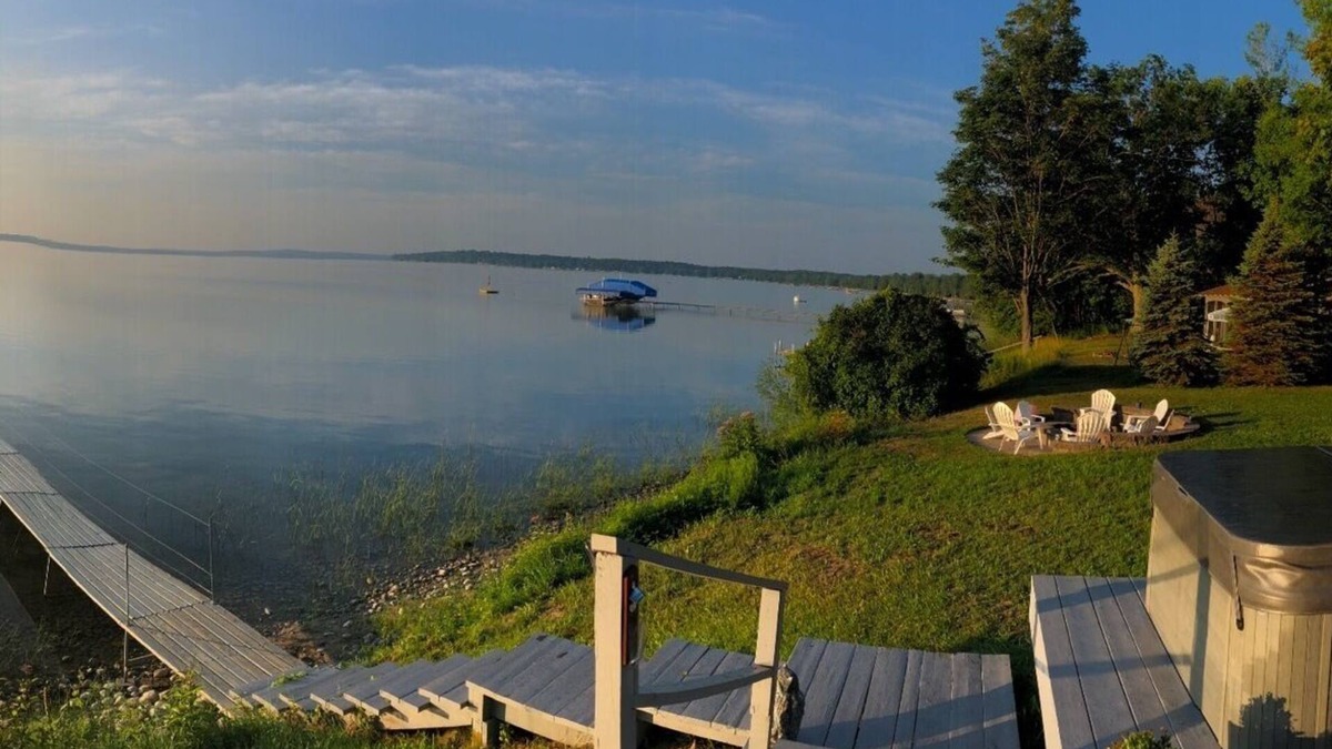 Brutus House | Relaxing cottage on Burt Lake