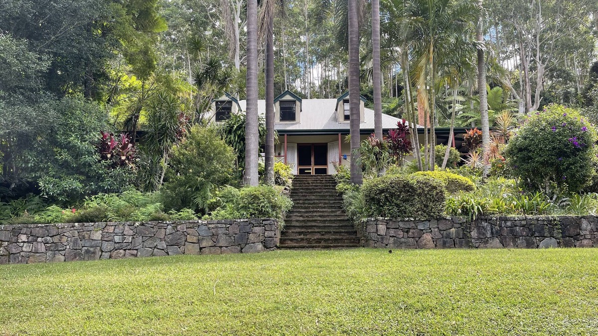 Booroobin House | Relaxing country retreat. Great for families and large groups.