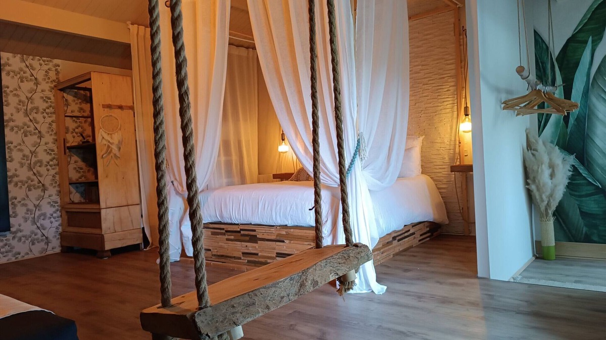 Sallertaine Cottage | "Relaxing Countryside Retreat with Spa, Garden, and Modern Amenities"