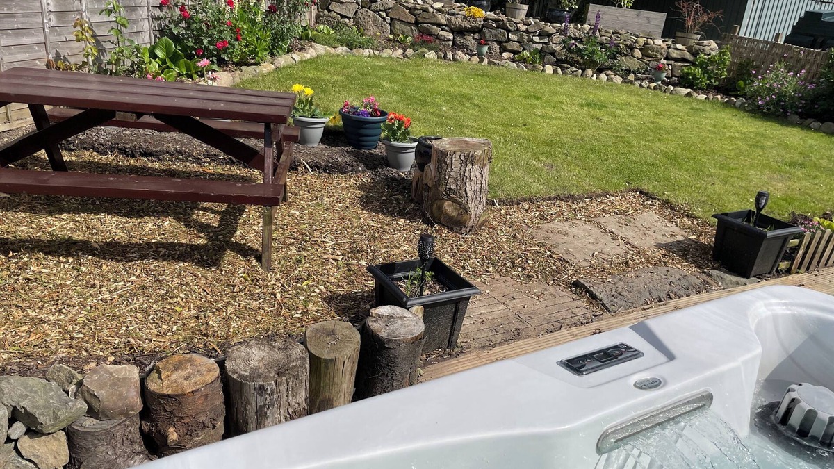Alford House | Relaxing countryside home with stunning views and hot tub