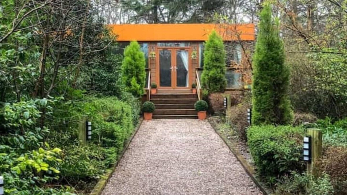 Macclesfield Cabin | Relaxing couples getaway with hot tub