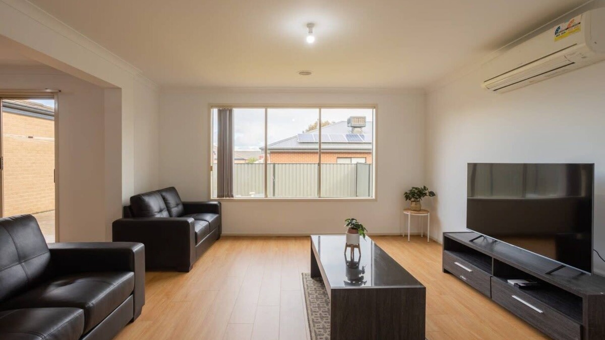 Tarneit House | Relaxing Family Home in the heart of Tarneit