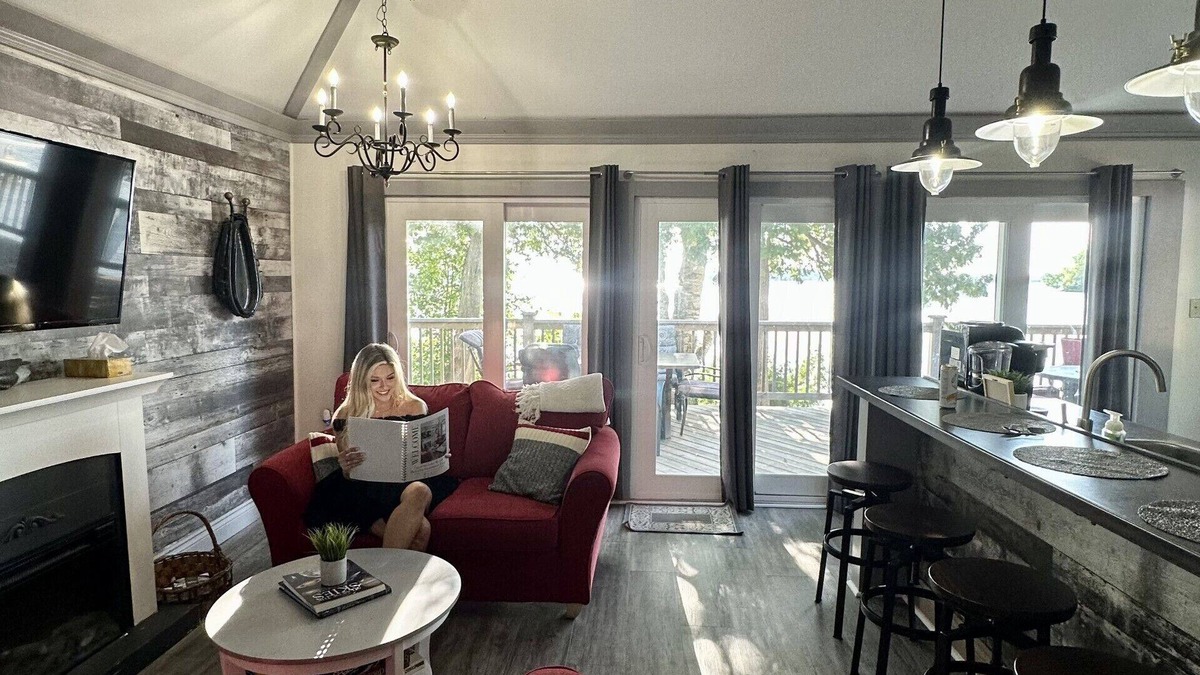 Fenelon Falls House | Relaxing Farmhouse Escape