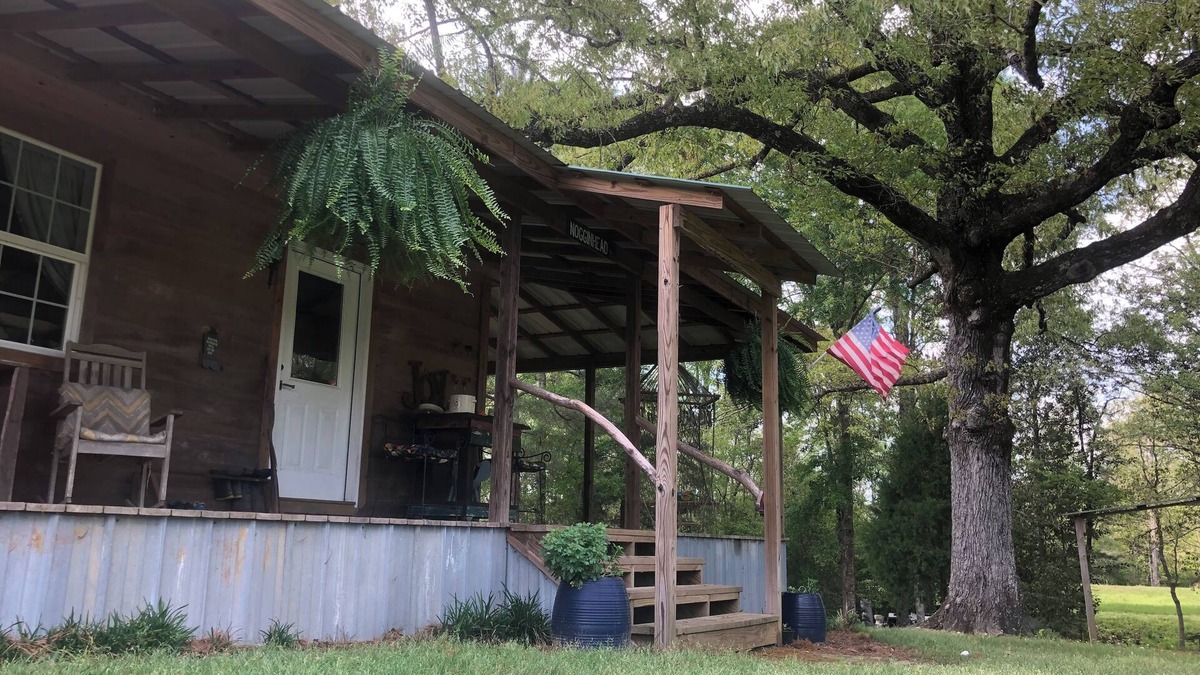 Ovett Cabin | Relaxing farmhouse with a pond in the country with kayaks