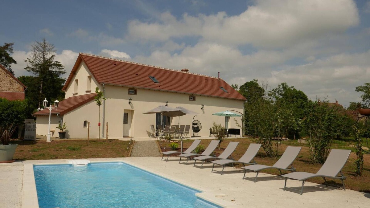 Louroux-Hodement Cottage | Relaxing Getaway with Private Pool, Forest Walks, and Game Activities