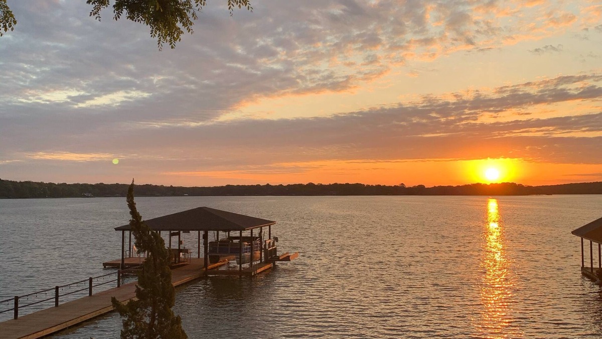 Log Cabin House | Relaxing Get Away With Lake Front! Enjoyment and Family Fun!