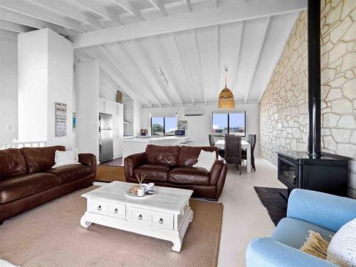 Falcon House | Relaxing Getaway Beachfront Access Multi Family Pets Mandurah