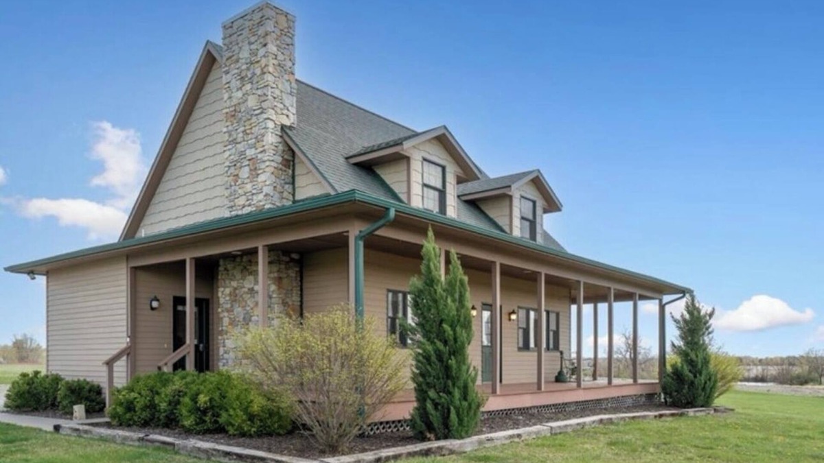 Moravia House | Relaxing Getaway Near Rathbun Lake – Sleeps 10