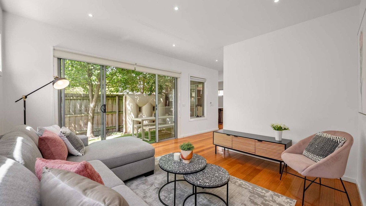 Kew House | Relaxing Getaway Oasis with Patio in Charming Kew