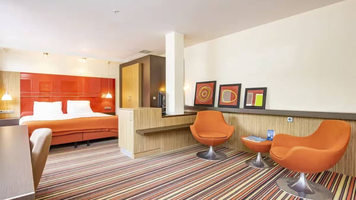 Zon en Schild Hotel | Relaxing Getaway with Free Parking, Garden Picnic Area & Bike Trails