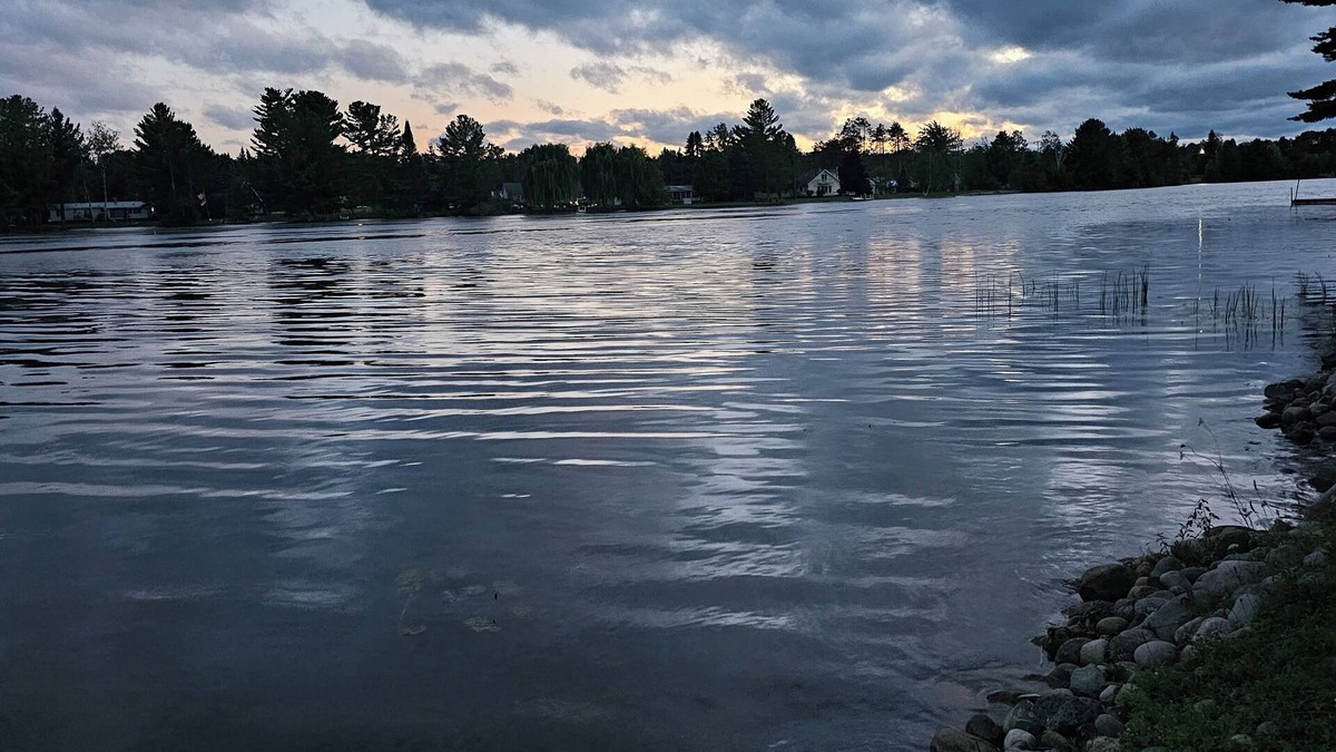 Tower House | Relaxing getaway with A/C, high speed wifi, kayaks, and is dog friendly.