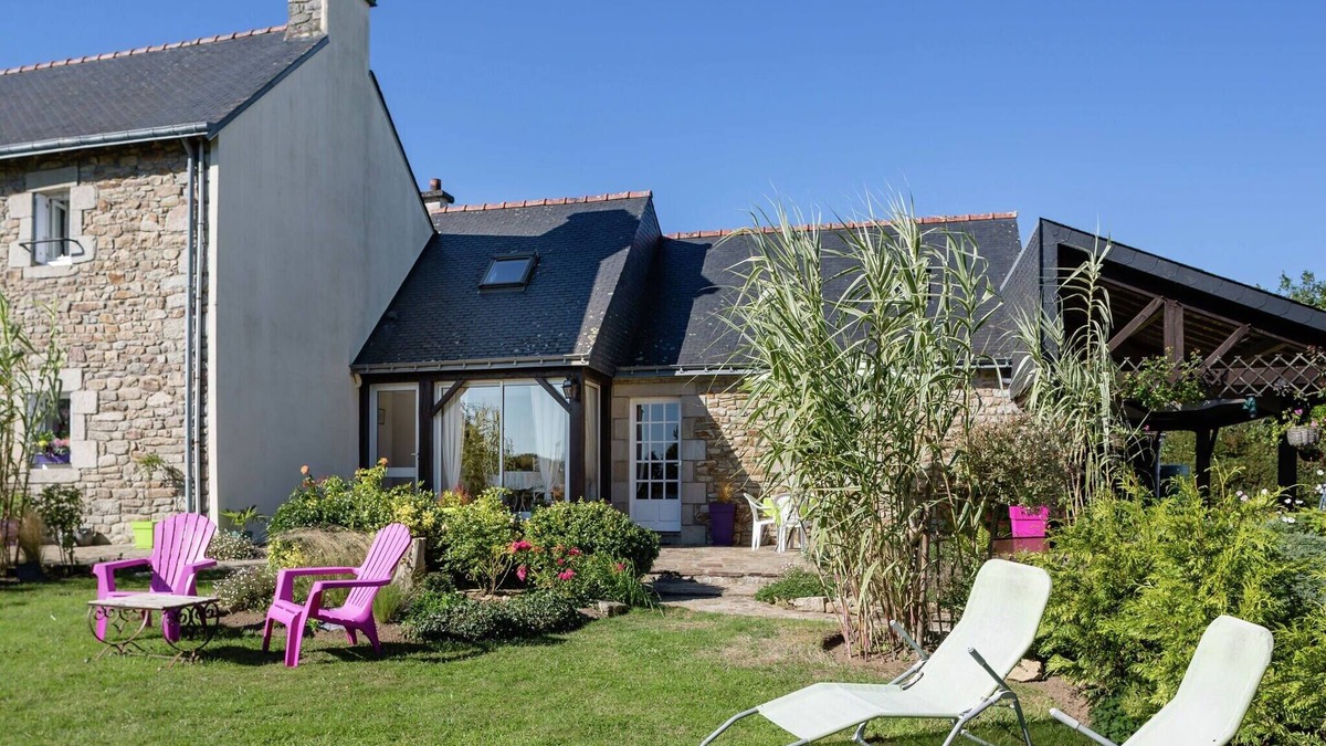 Querrien House | Relaxing gîte with terrace, near Pont-Aven