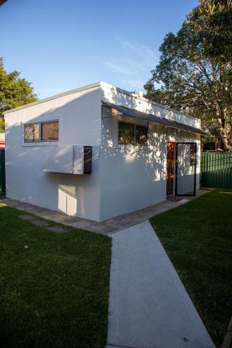 Mascot House | Relaxing Guest Home Near Airport