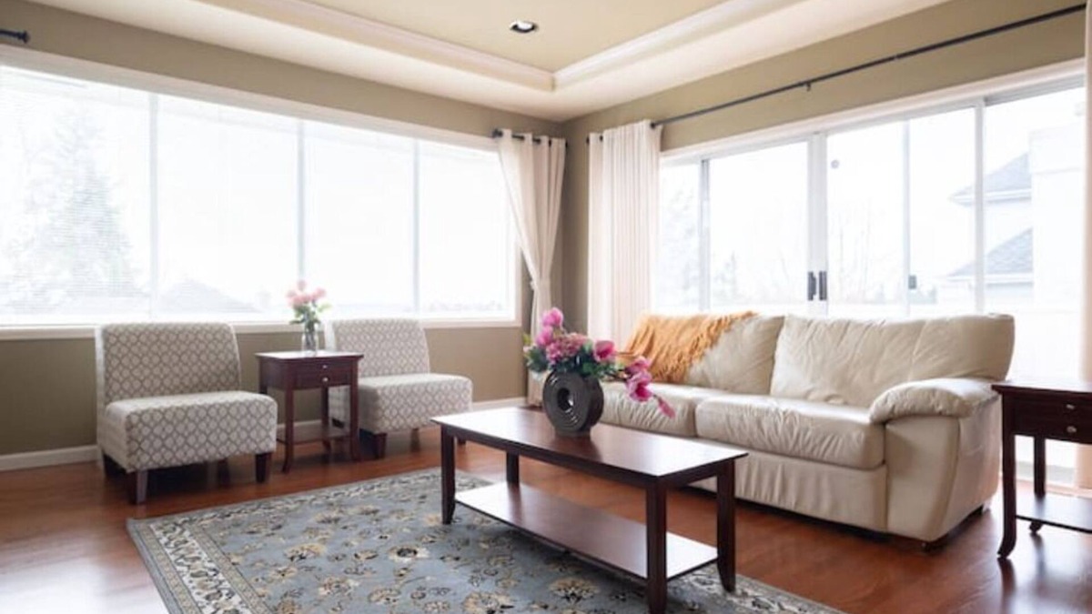 Newcastle House | Relaxing Guest Suite with Jacuzzi Tub and TV