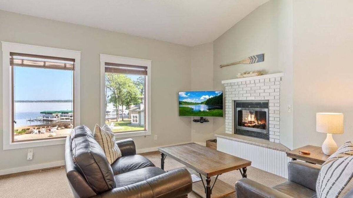 Nisswa Condo | Relaxing Gull Lake Waterside Retreat with Boat Rentals | Nisswa, MN
