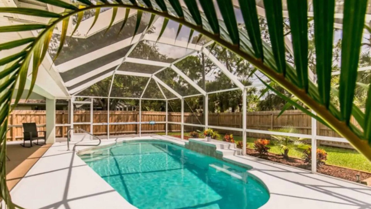 Sebastian Highlands House | 🍹🌞Relaxing Heated Pool!Beautiful Patio,Pet Friendly,Fenced Area, Near Beaches!