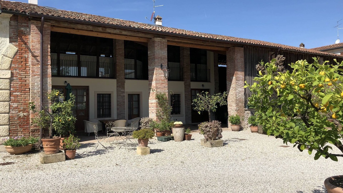 Ovest House | Relaxing historic villa greenery cyclepath to the city center lake Valpolicella